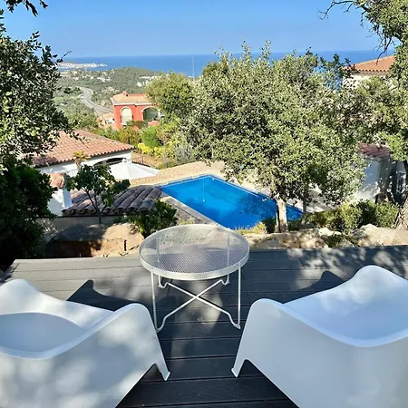 Vila Carrera *